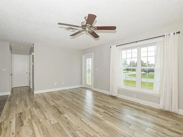 1365 SW Gastador Ave — Photo 7