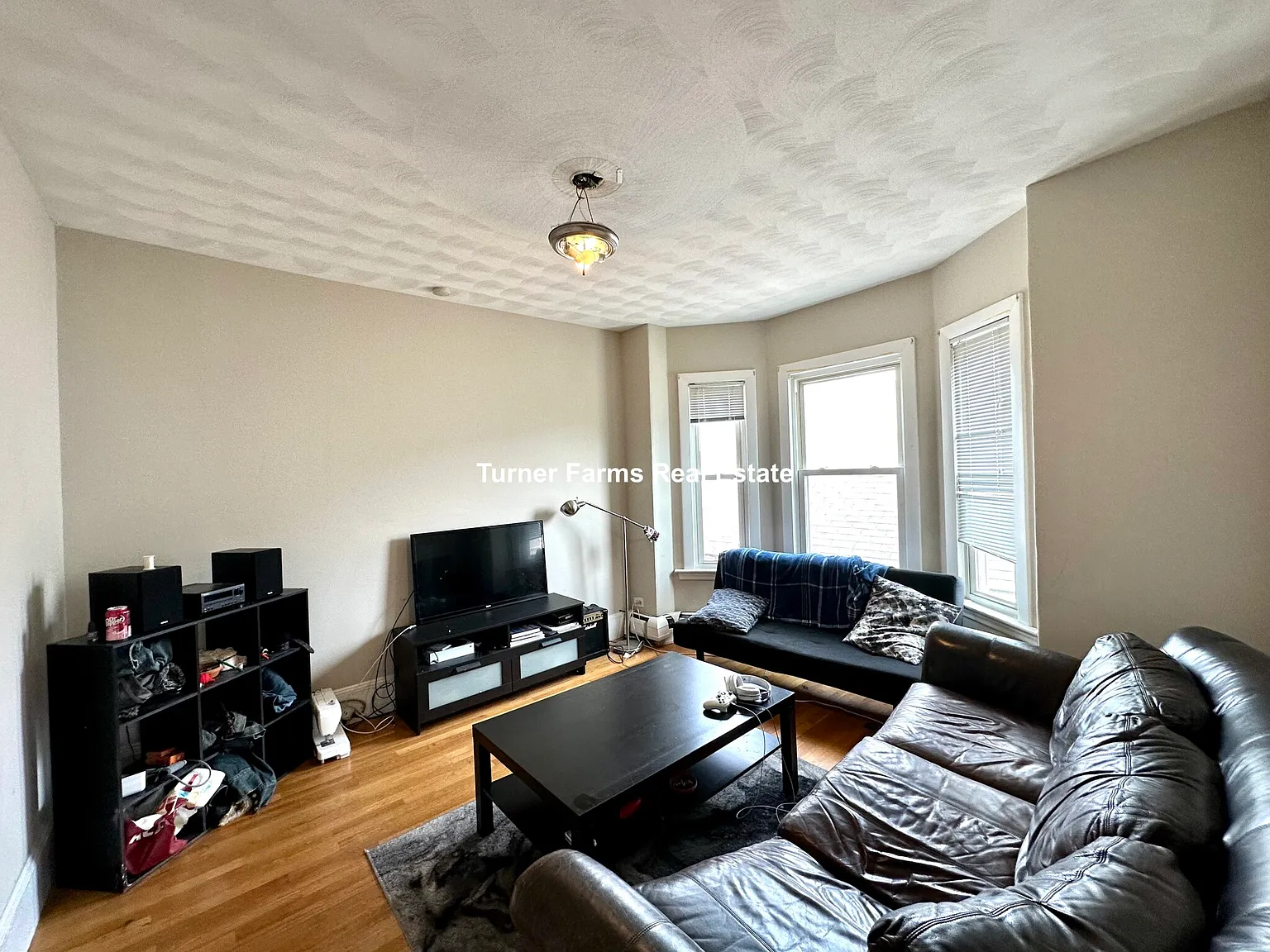 4 bed, 9999 sqft, $3,275 — Photo 4