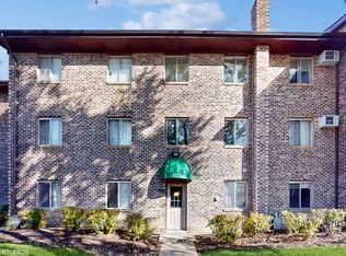 8123 Waterbury Ct APT 210, Woodridge, IL 60517