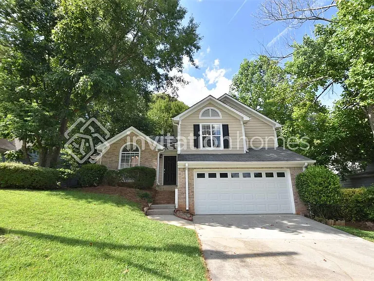 1830 Killarney Dr SW — Photo 1