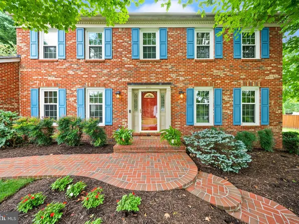 2711 Mustang Dr, Herndon, VA 20171