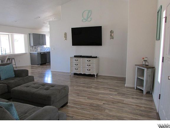 3rd image of 2201 MULLHOLLAND Road