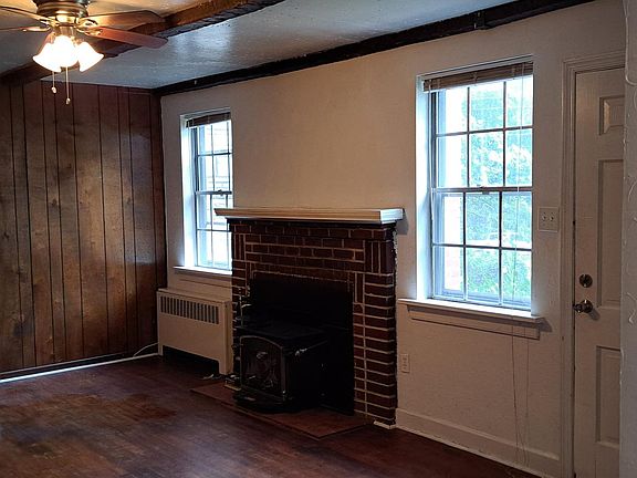 3rd image of 2403 Aiken Dr