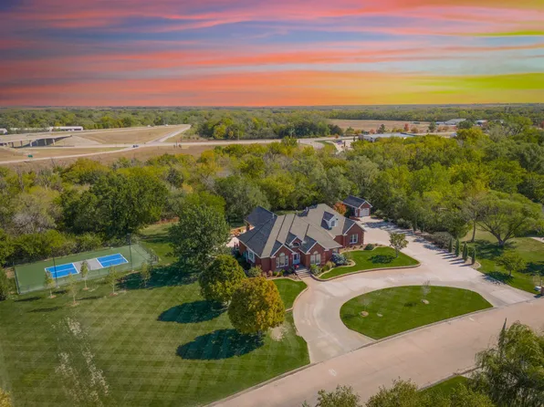 3400 Woodside Dr, Newton, KS 67117