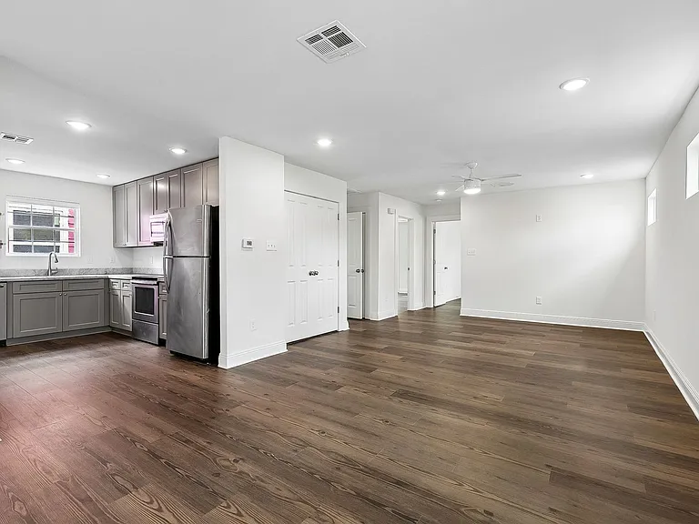 2239 Saint Andrew St — Photo 8