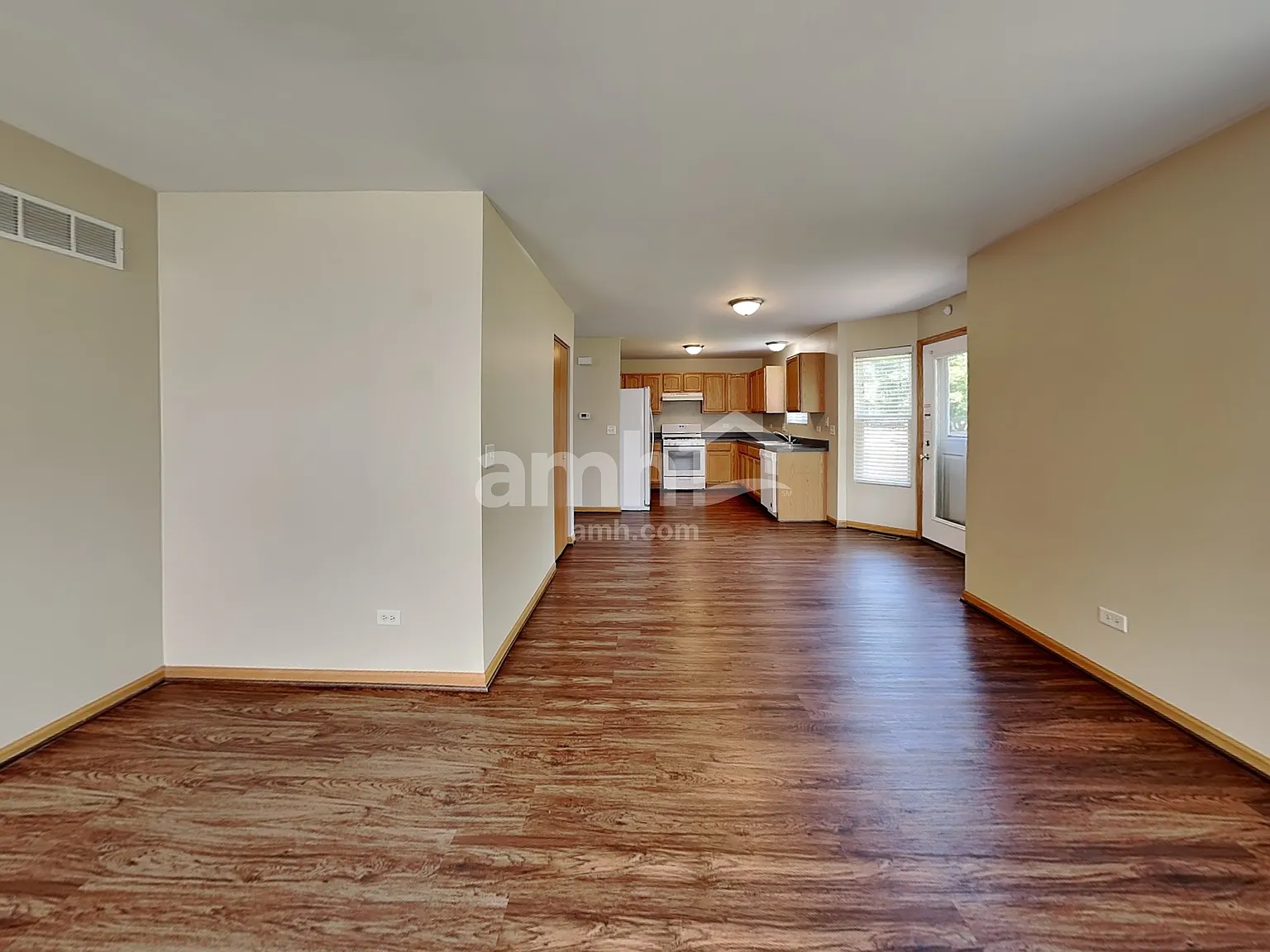 4 bed, 2.5 bath, 2192 sqft, $3,305 — Photo 4