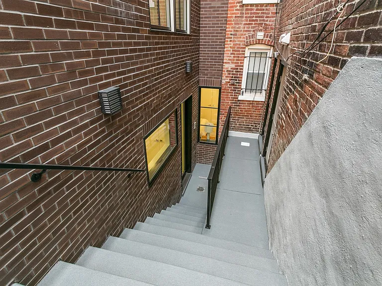 1819 Vernon St NW #2 — Photo 5