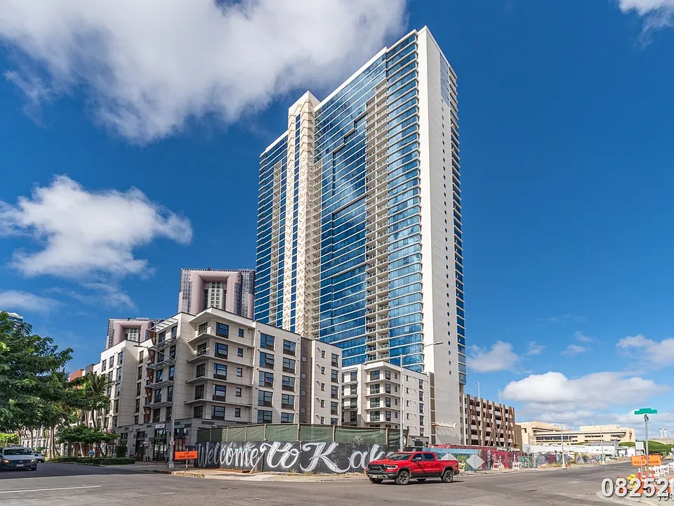 555 South St #2011