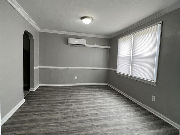 2nd image of 528 Bellwood Rd