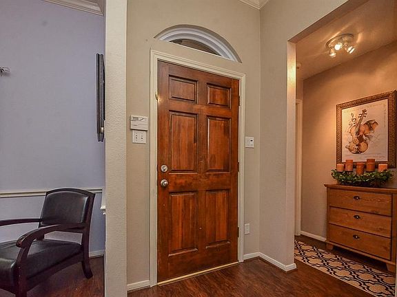 5th image of 1002 Augusta Dr