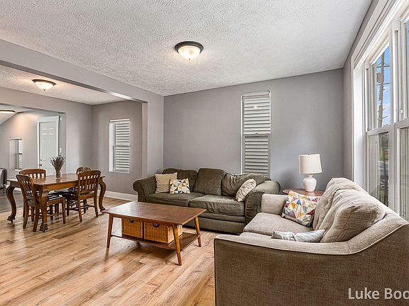 5th image of 554 Pine Ave NW