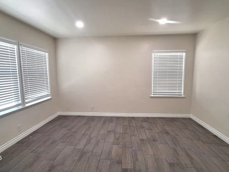 4033 W El Segundo Blvd — Photo 5