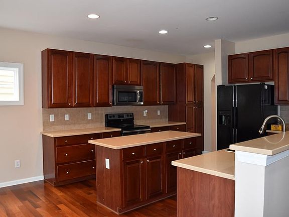 5th image of 2740 Amalfi Way