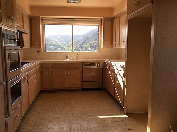 3rd image of 3063 Hollywell Pl