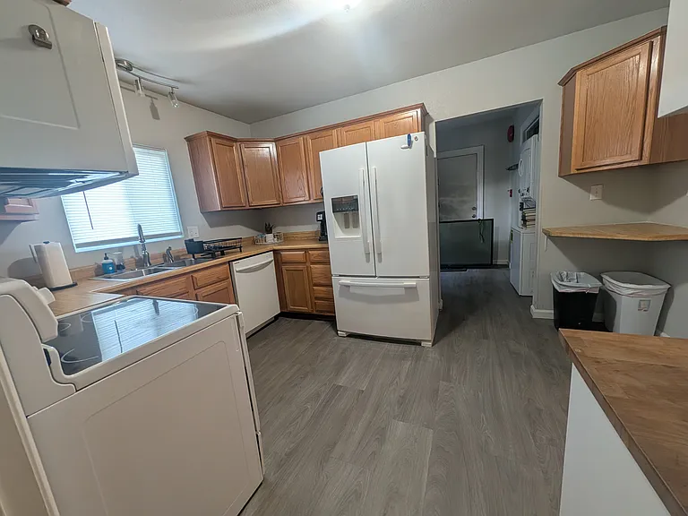 585 Marie Ave — Photo 9