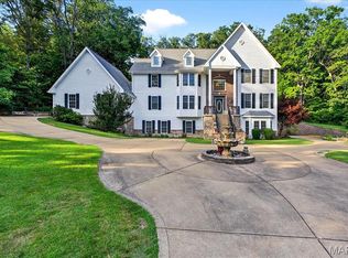 125 Park Lawn Est, Fenton, MO 63026