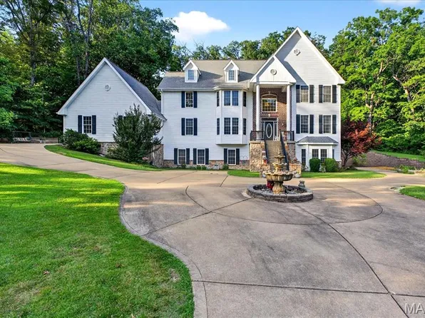 125 Park Lawn Est, Fenton, MO 63026