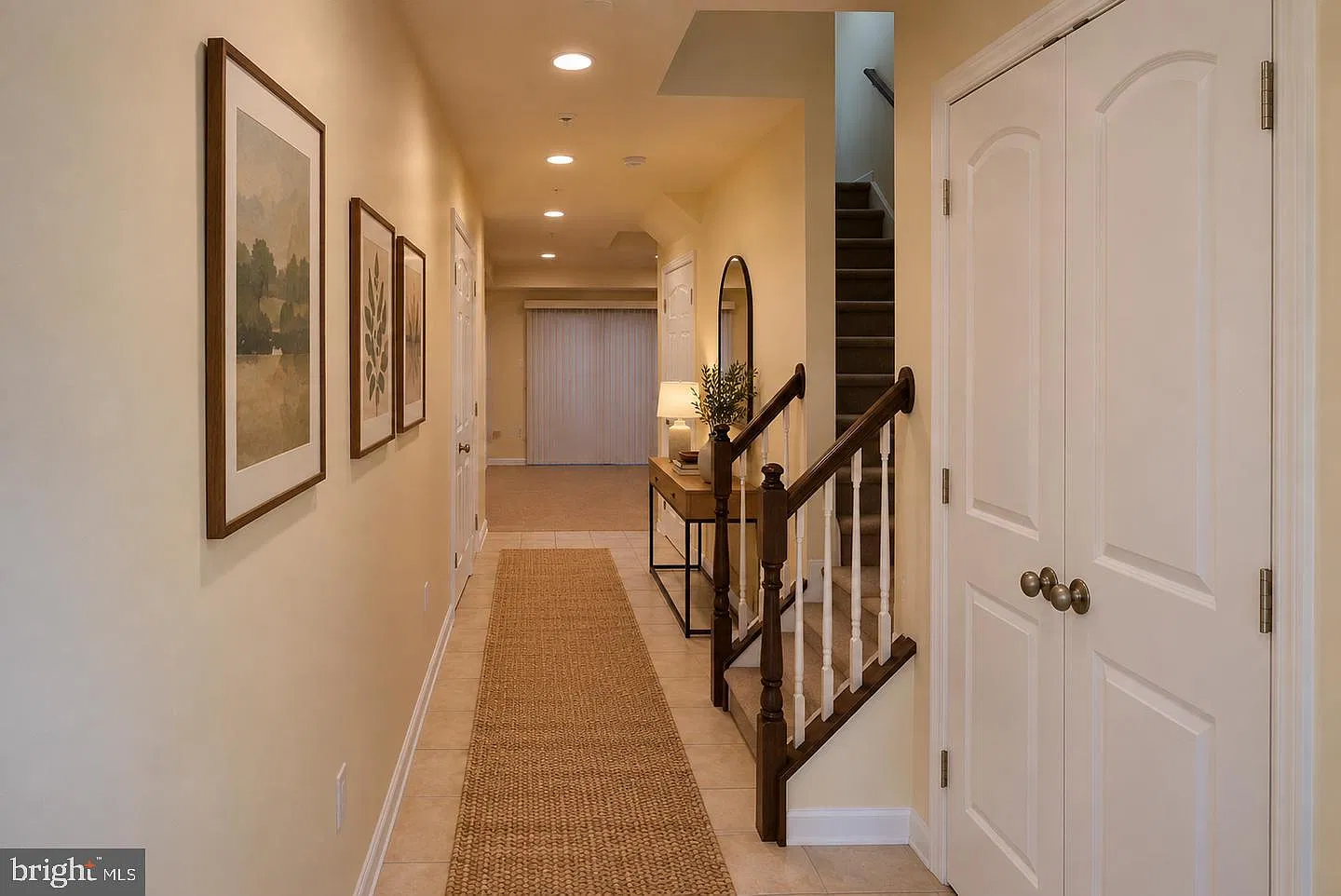 3 bed, 4.0 bath, 1620 sqft, $3,000 — Photo 2