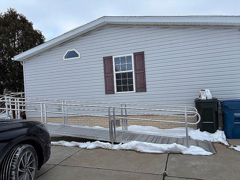 1st image of 118 Tropicana Ave