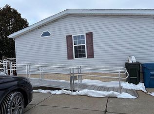 118 Tropicana Ave, Amherst, OH 44001