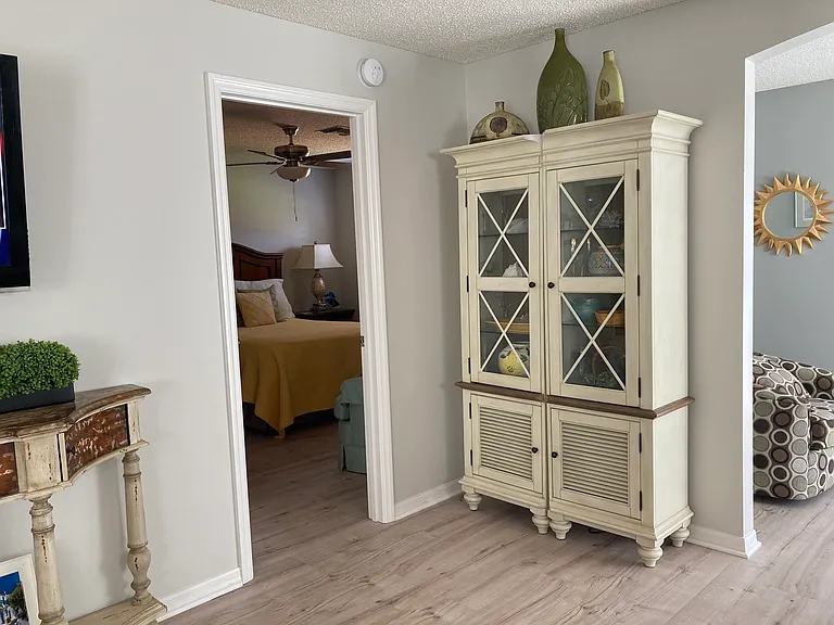 1201 Flores Ave — Photo 15