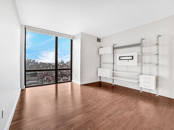 3rd image of 101 W 24th St APT 27B