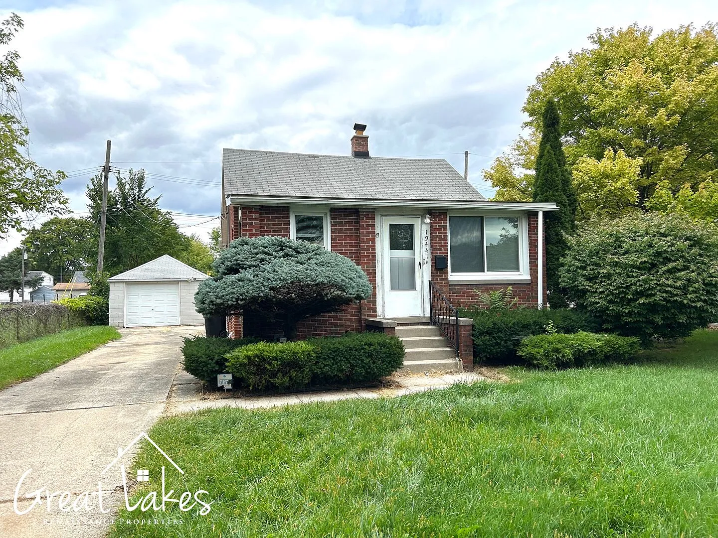 Beautiful 2 Bedroom 1 Bathroom now available for rent! — Photo 1