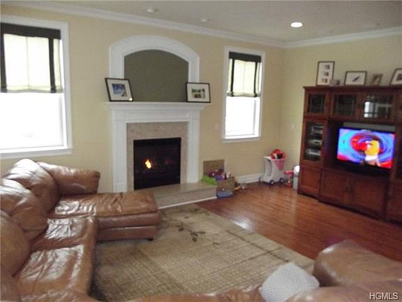 4th image of 84 Fredrick Dr