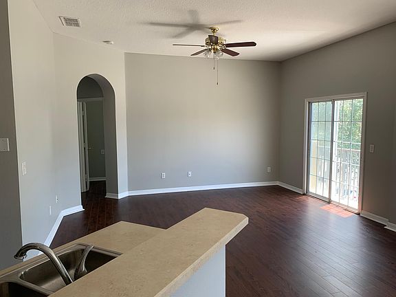 5th image of 3410 San Jacinto Cir
