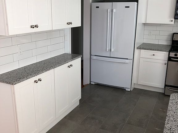 2nd image of 166 Lakeview Ave Floor 2