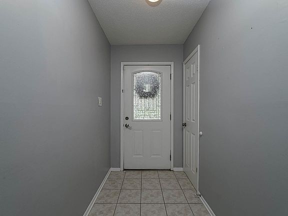 3rd image of 1029 Club View Dr NW