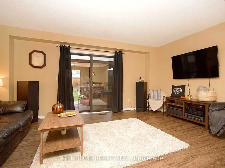 1310 Charter Cres — Photo 14