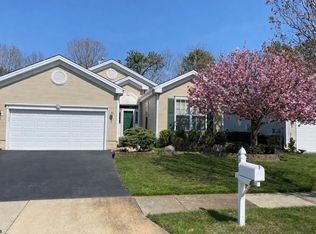 100 Hyannis Ct, Galloway, NJ 08205