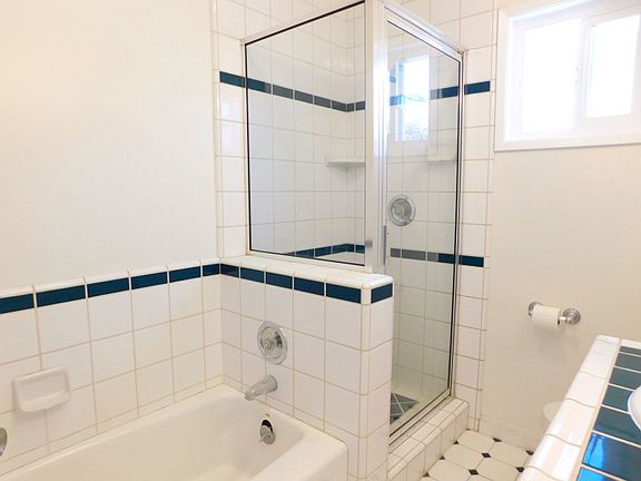 5th image of 12920 Admiral Ave