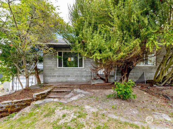 425 Ton-A-Wan-Da Avenue NE, Tacoma, WA 98422