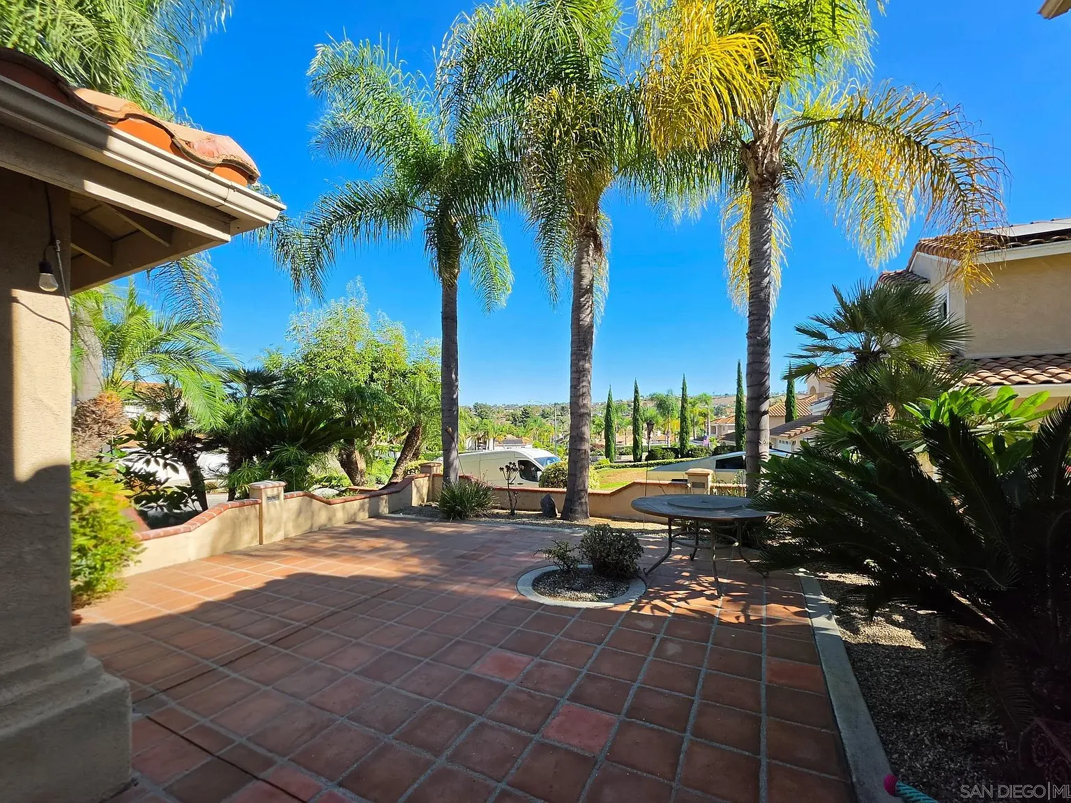 4 bed, 3.0 bath, 2533 sqft, $6,495 — Photo 4