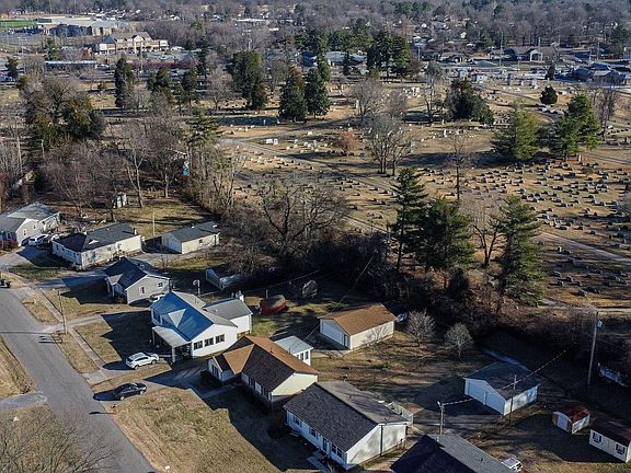 3rd image of 215 Seminole Dr