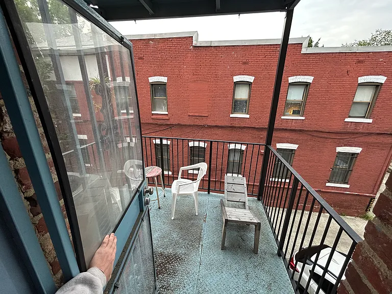 U St NW — Photo 10