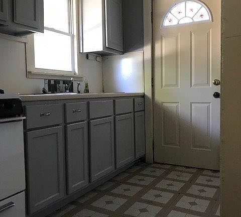 5th image of 2828 Sheffield St