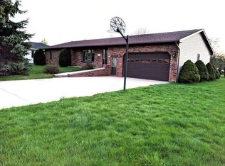 605 Elm Ridge St, Peosta, IA 52068