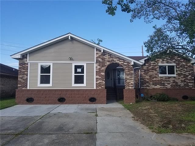 1st image of 2428 W Sunny Meade Dr