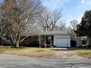 33 Plantation Dr, Little Rock, AR 72206