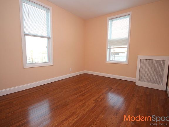 5th image of 2573 45th St APT 3R