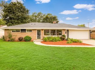 8965 N Navajo Rd, Bayside, WI 53217