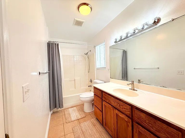 762 W. 21st St. — Photo 18