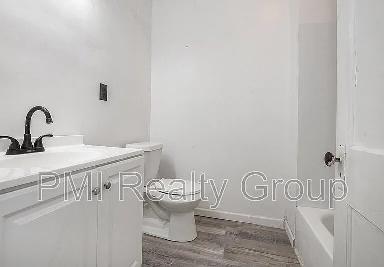12203 Castlewood Ave — Photo 17
