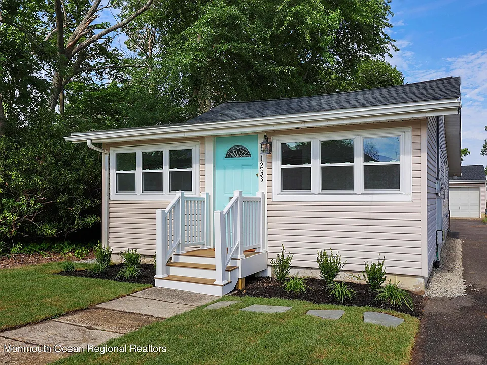 1233 Oakwood Rd