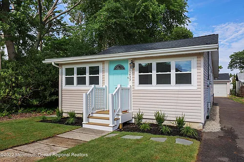 1233 Oakwood Rd Photo 1