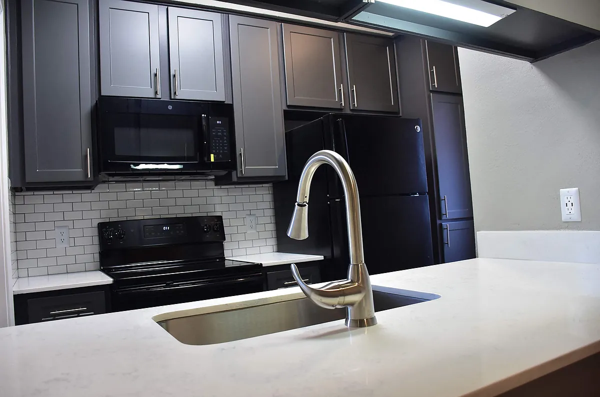 Oakwood Creek Apartments kitchen area - Oakwood Creek