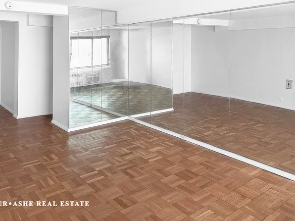 225 East 46th Street image 4 of 10